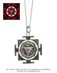 Kali Yantra Anhänger eckig silber mit dunkelrotem glatt geschliffenem Stein