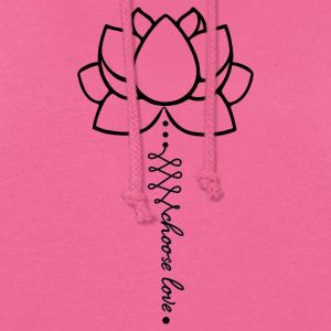 ein-zeitloses-design-mit-starker-message-der-schwarze-lotus-steht-fuer-kraft-und-tiefe-mit-dem-positiven-schriftzug-fuer-liebe-ein-ikonischer-look-fue-1
