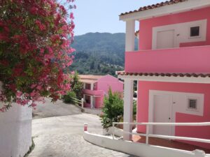 Der Weg vom Hotel Pink Palace zum Beach House