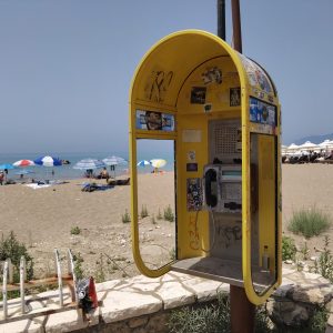 Phone Box am Beach von Agios Gordios